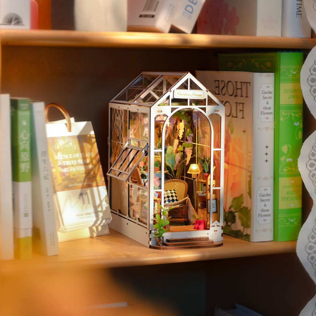 Robotime Magic House, Houten Book Nook DIY-miniatuurhuis
